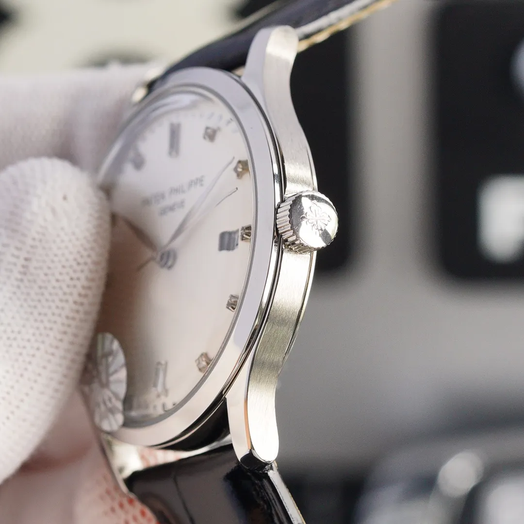 【Top Replica】💰4300! Patek Philippe is on the market. Patek Philippe is a noble work of art! 904L stainless steel perfectly restores the color of Date Just [Strong] Jointly created by Taiwanese factories! Excellent quality, exquisite craftsmanship, integrating nobility, elegance and unique temperament/excellent texture, the convex mirror of the double-cut sapphire measuring plate adds to the overall beauty, 40mm in diameter, fully automatic imported 9015 ultra-thin movement, 28800 oscillations per hour, power reserve of 48 hours, strap: Italian imported leather belt, super soft. It has three degrees of waterproof performance for 50-meter diving, and the repair rate is almost zero. Please feel free to buy! (Serious promise: The actual product has a better glossy feel and is more exquisite. The scales on the dial are lifelike. The craftsmanship of the shell and case are all master-level light body tests. In addition, the high-tech forging of new era machines is shocking and noble.